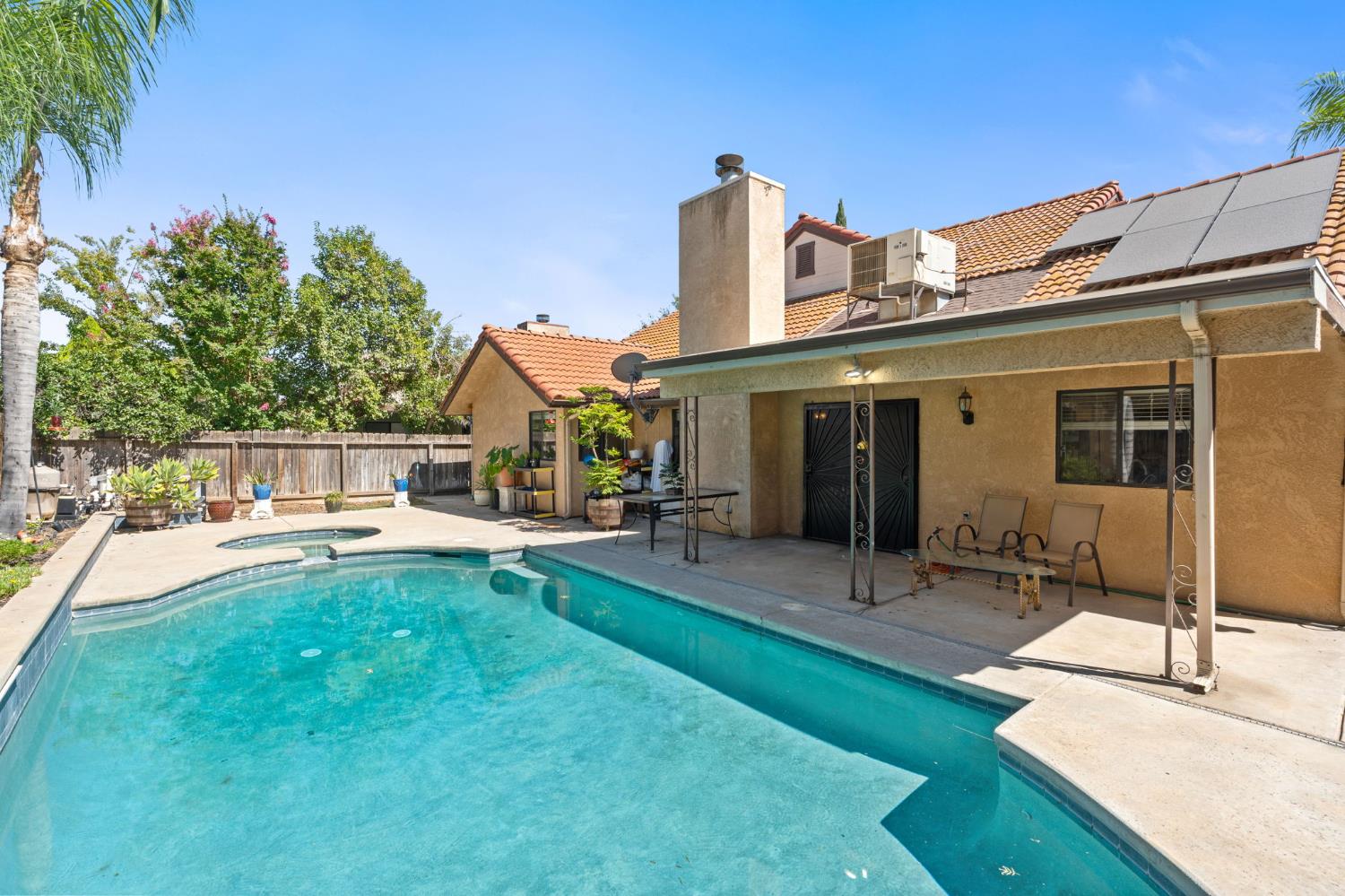 2210 E Jon Dr, Fresno, CA 93720