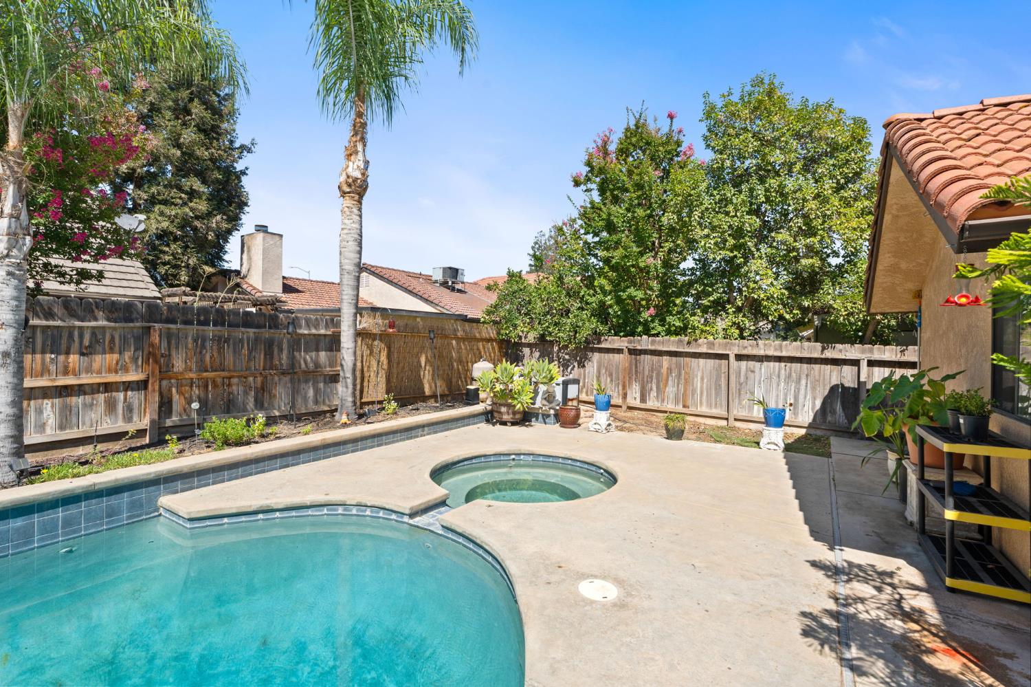 2210 E Jon Dr, Fresno, CA 93720