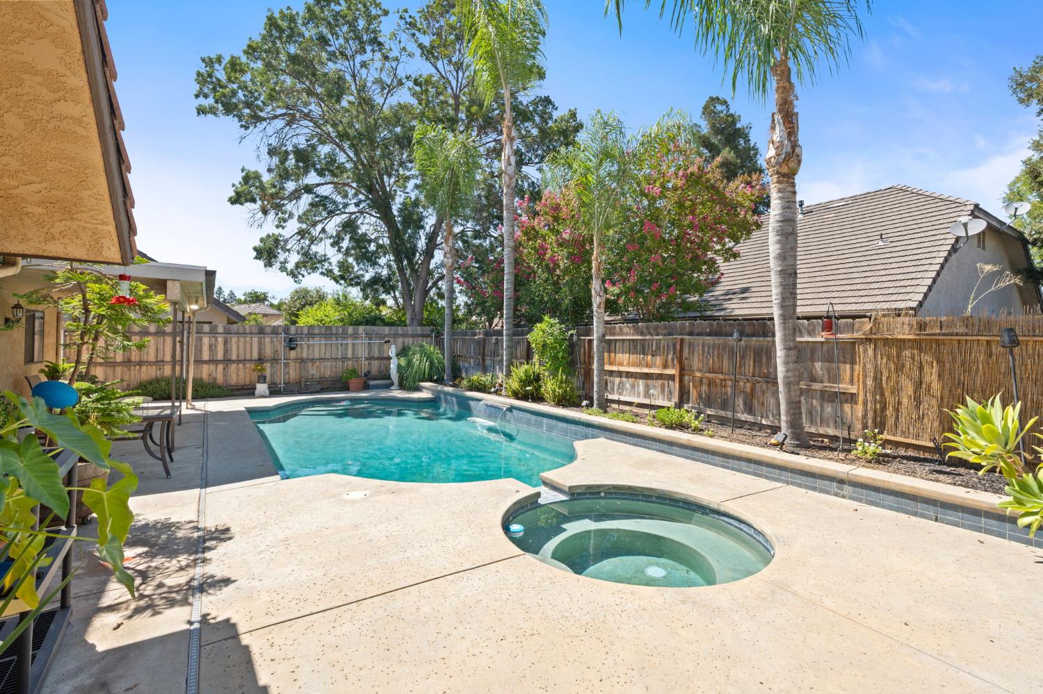 2210 E Jon Dr, Fresno, CA 93720