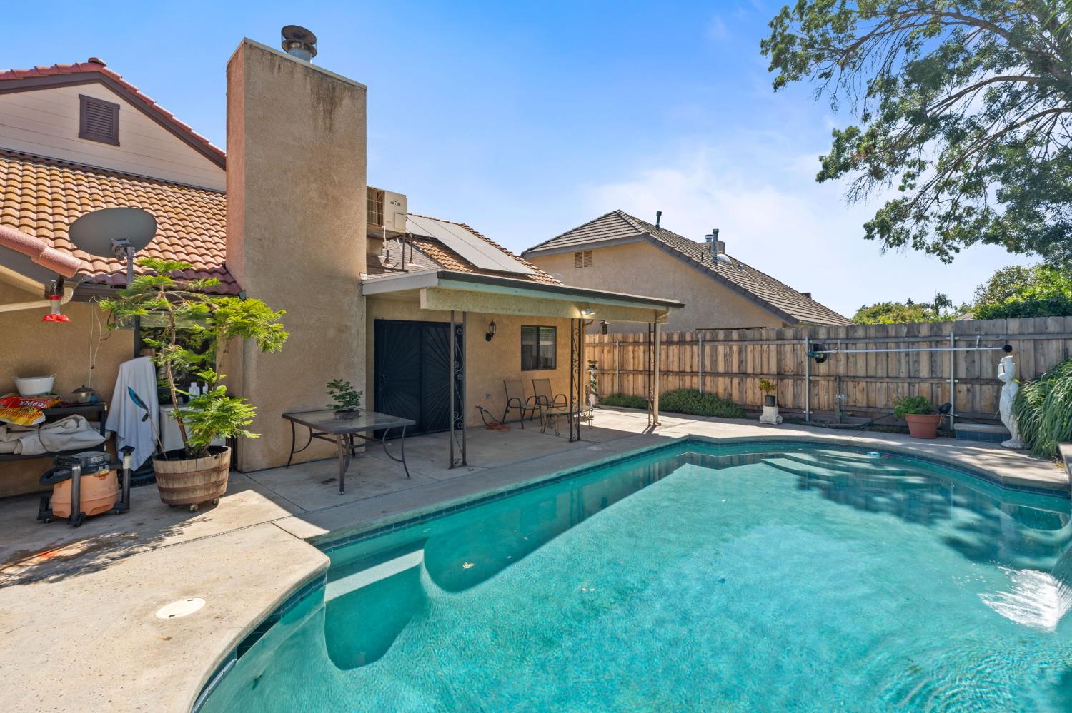 2210 E Jon Dr, Fresno, CA 93720