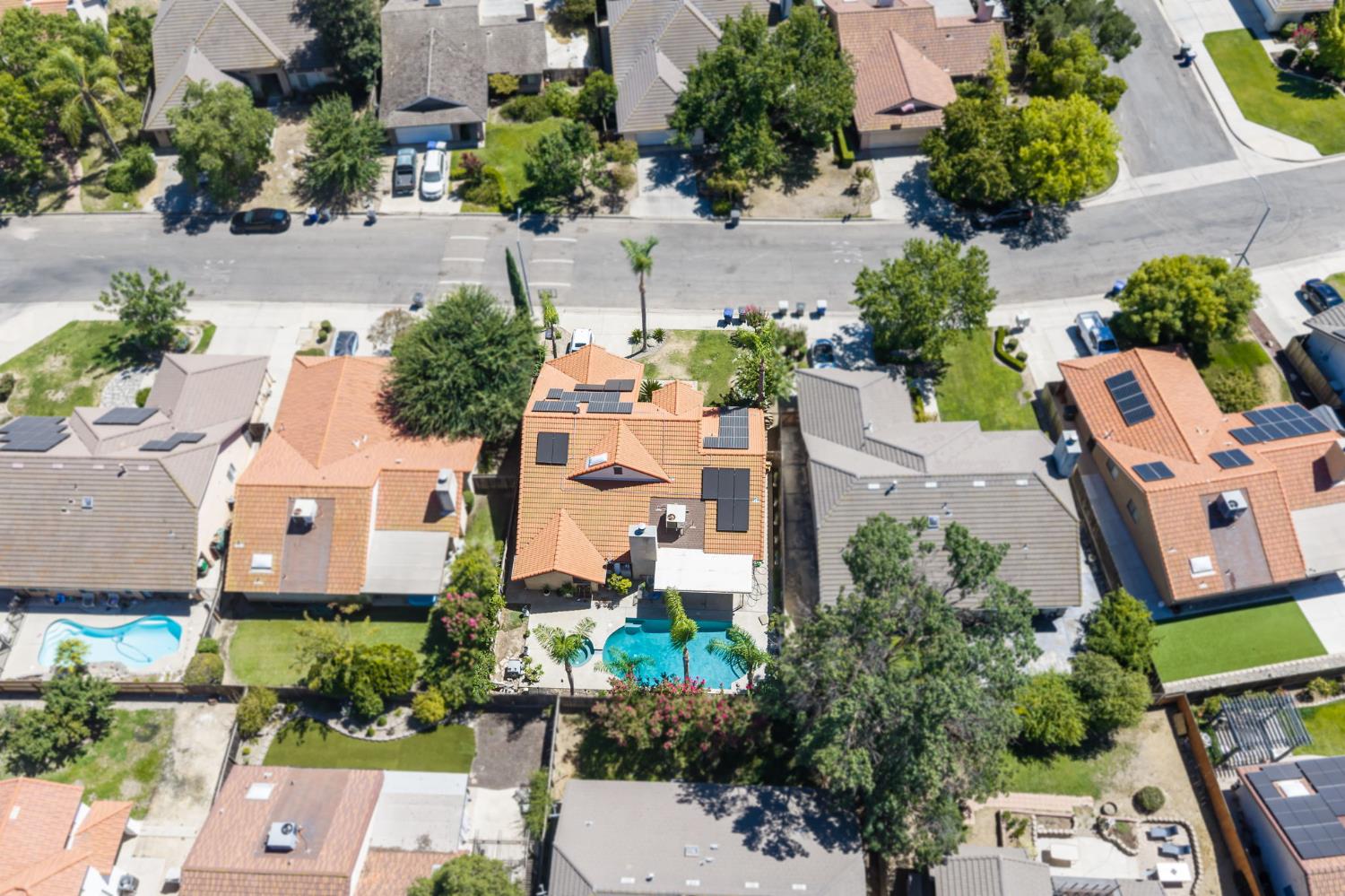 2210 E Jon Dr, Fresno, CA 93720