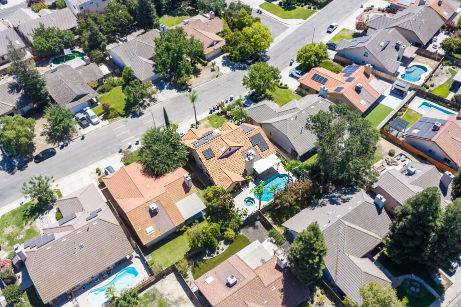 2210 E Jon Dr, Fresno, CA 93720