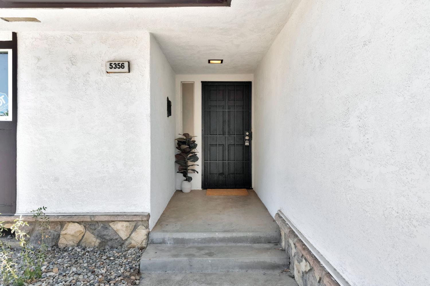 5356 N Bond St, Fresno, CA 93710