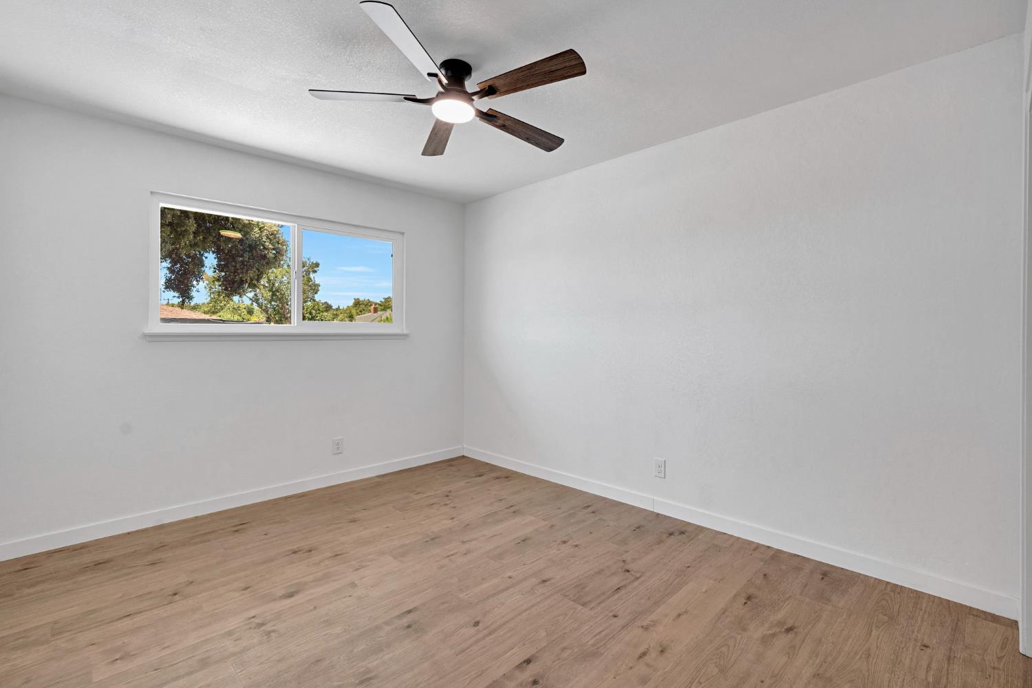 5356 N Bond St, Fresno, CA 93710