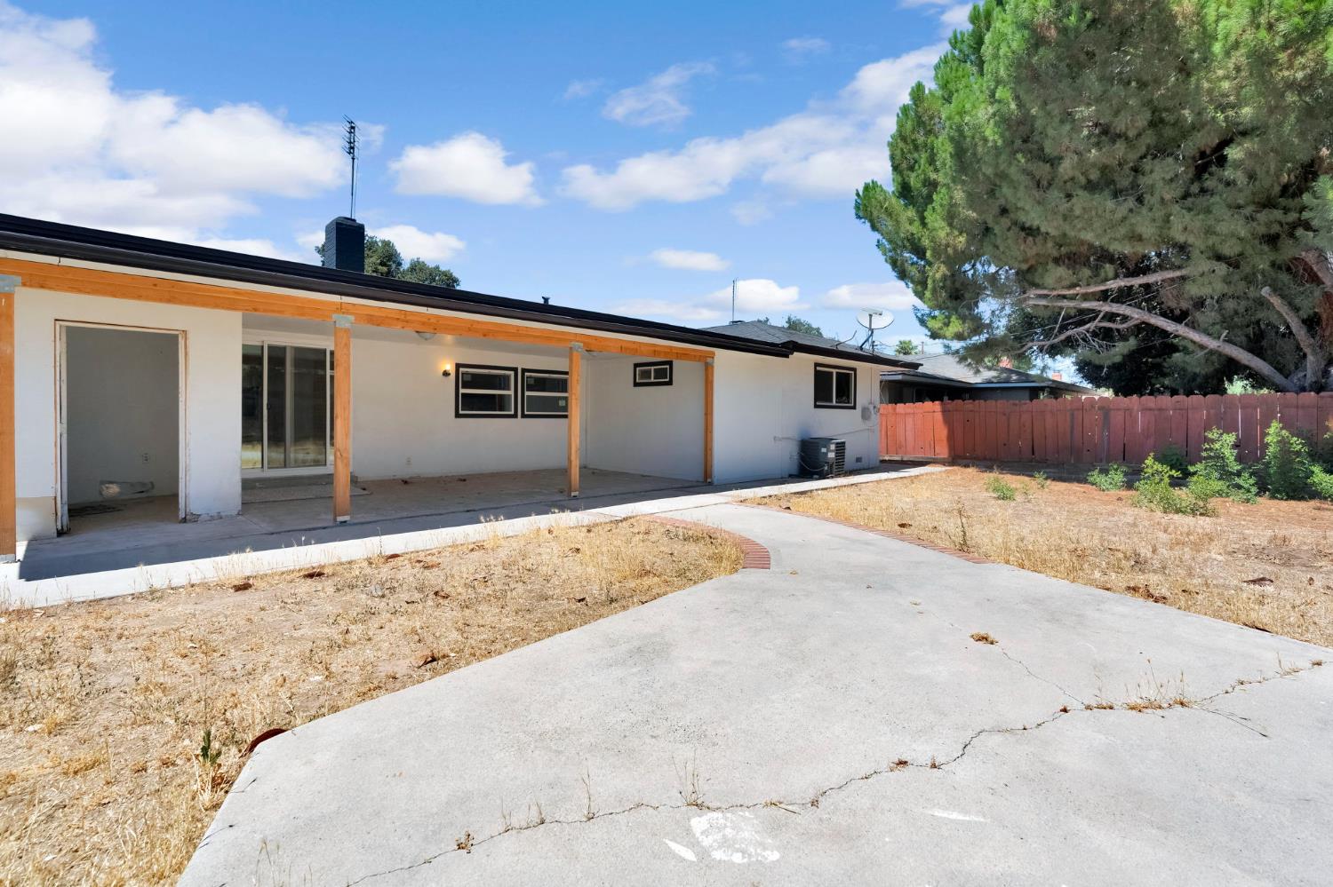 5356 N Bond St, Fresno, CA 93710