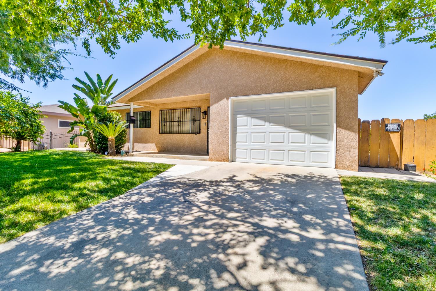 2518 W Pontiac Way, Fresno, CA 93705