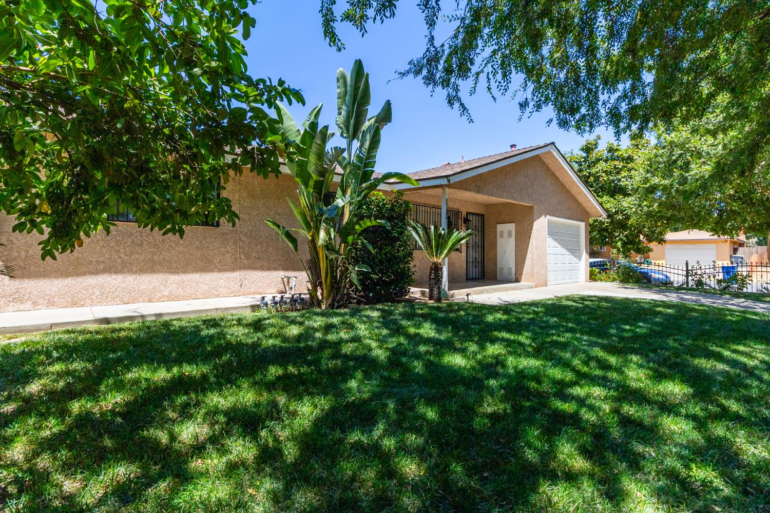2518 W Pontiac Way, Fresno, CA 93705