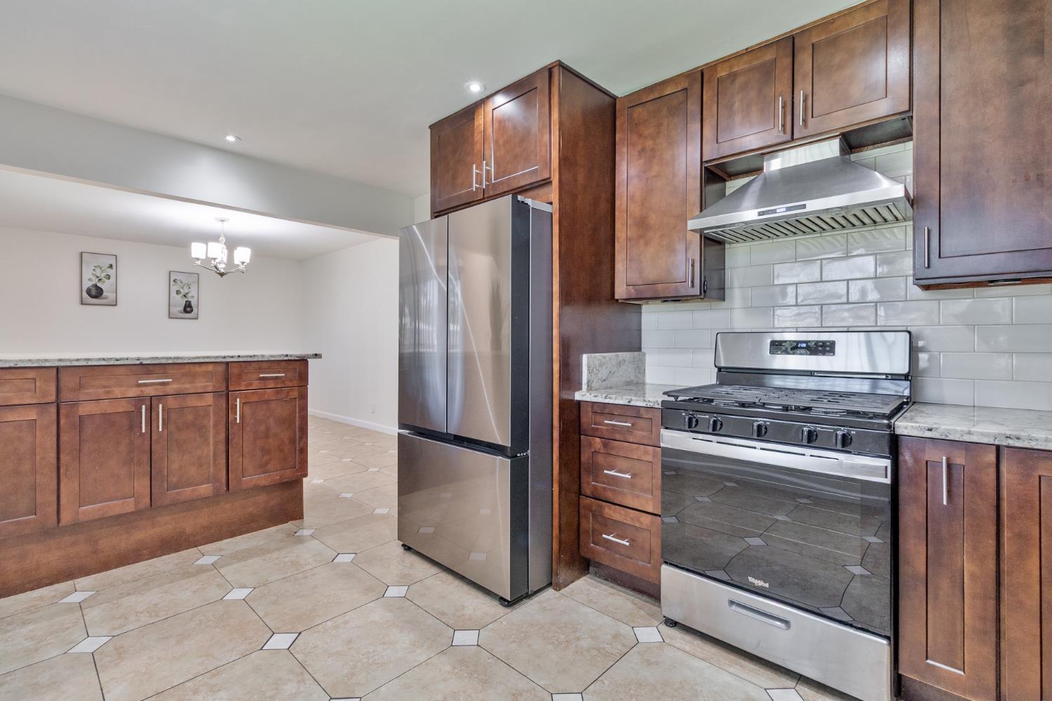 2518 W Pontiac Way, Fresno, CA 93705