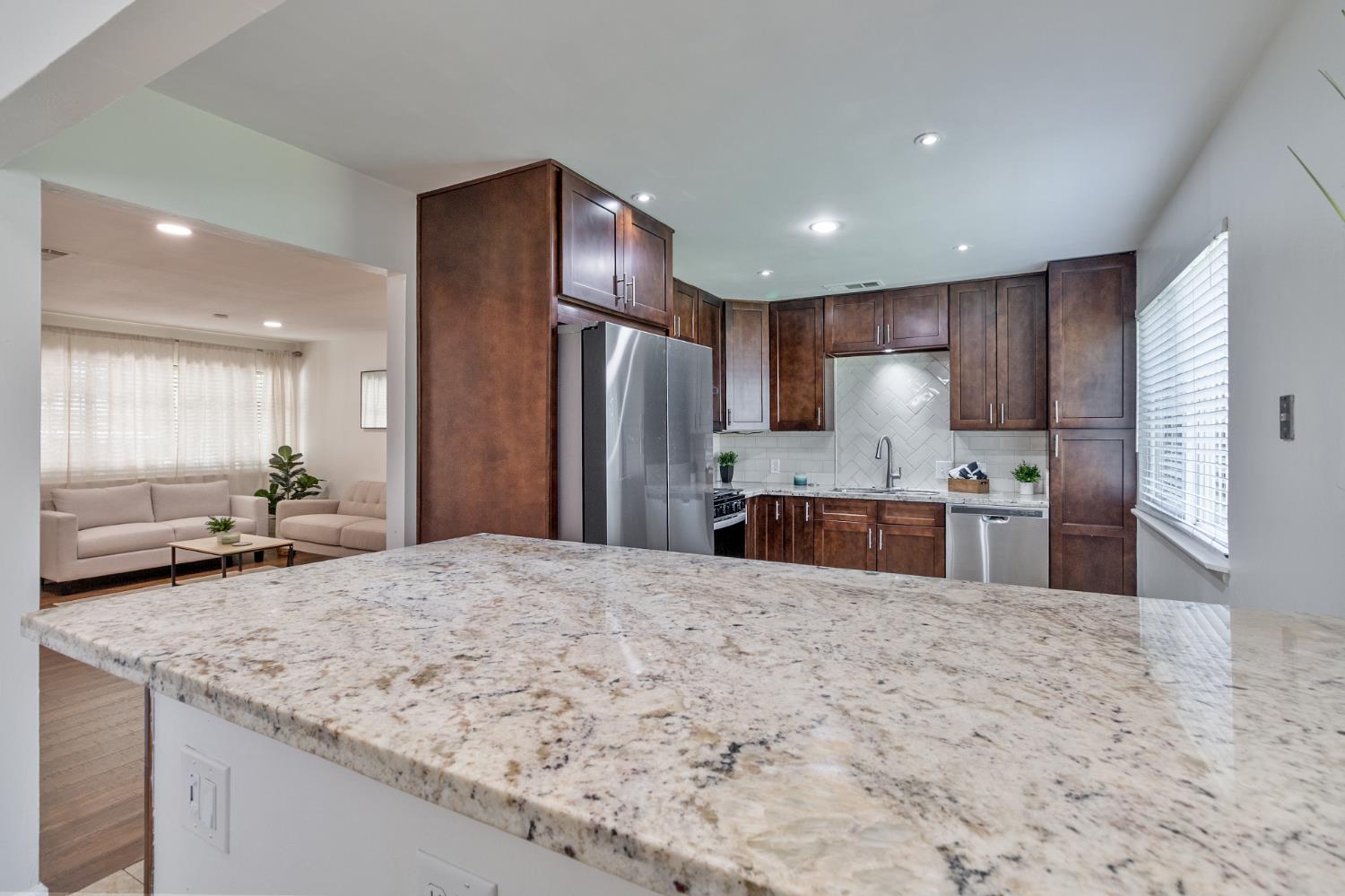 2518 W Pontiac Way, Fresno, CA 93705