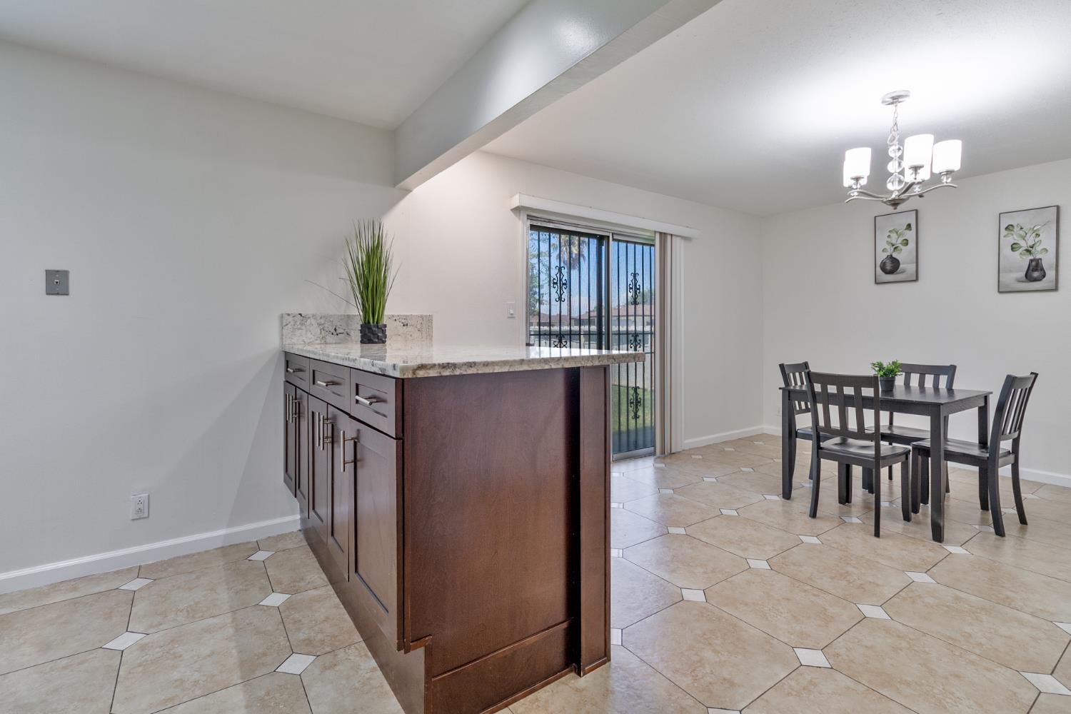 2518 W Pontiac Way, Fresno, CA 93705