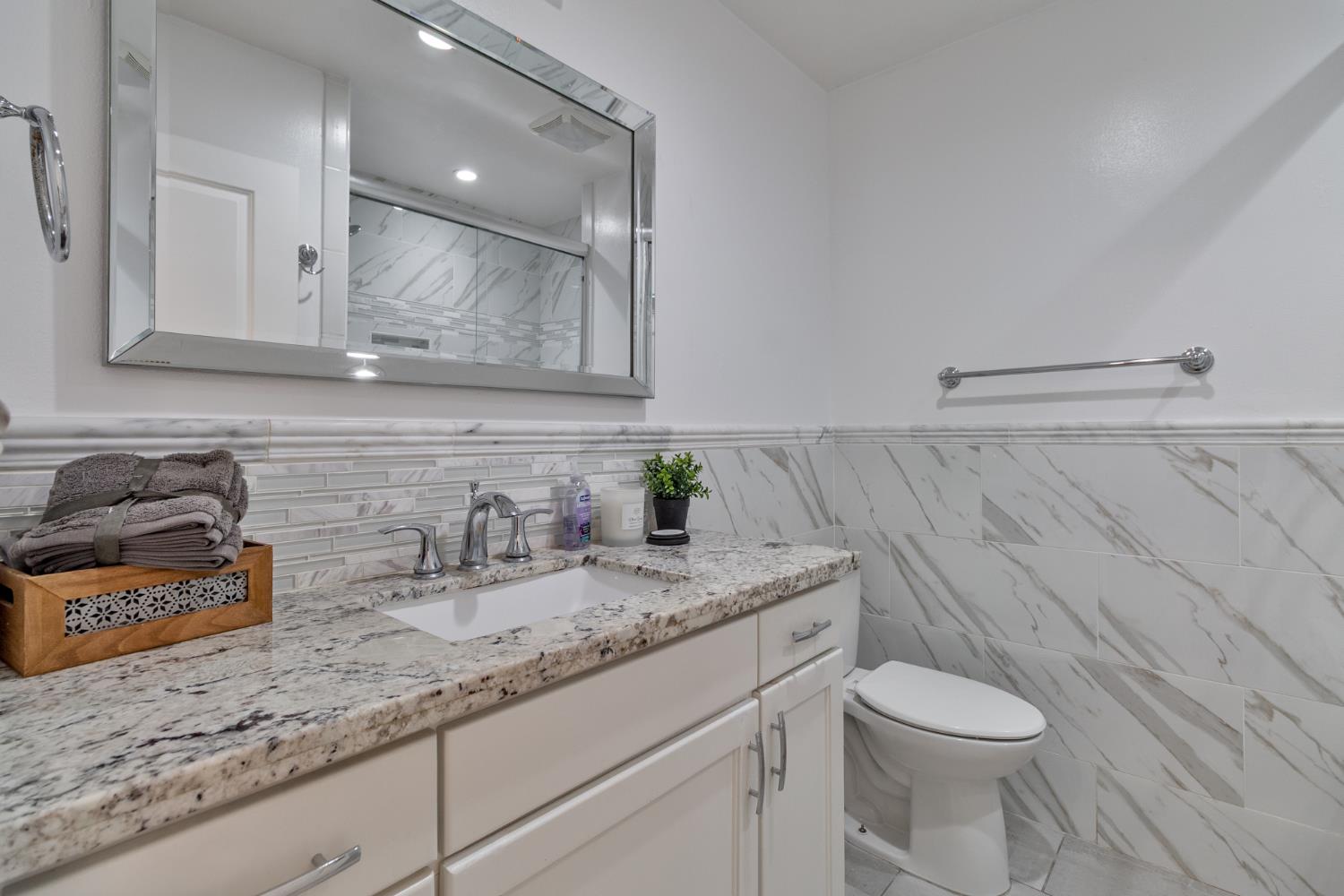 2518 W Pontiac Way, Fresno, CA 93705