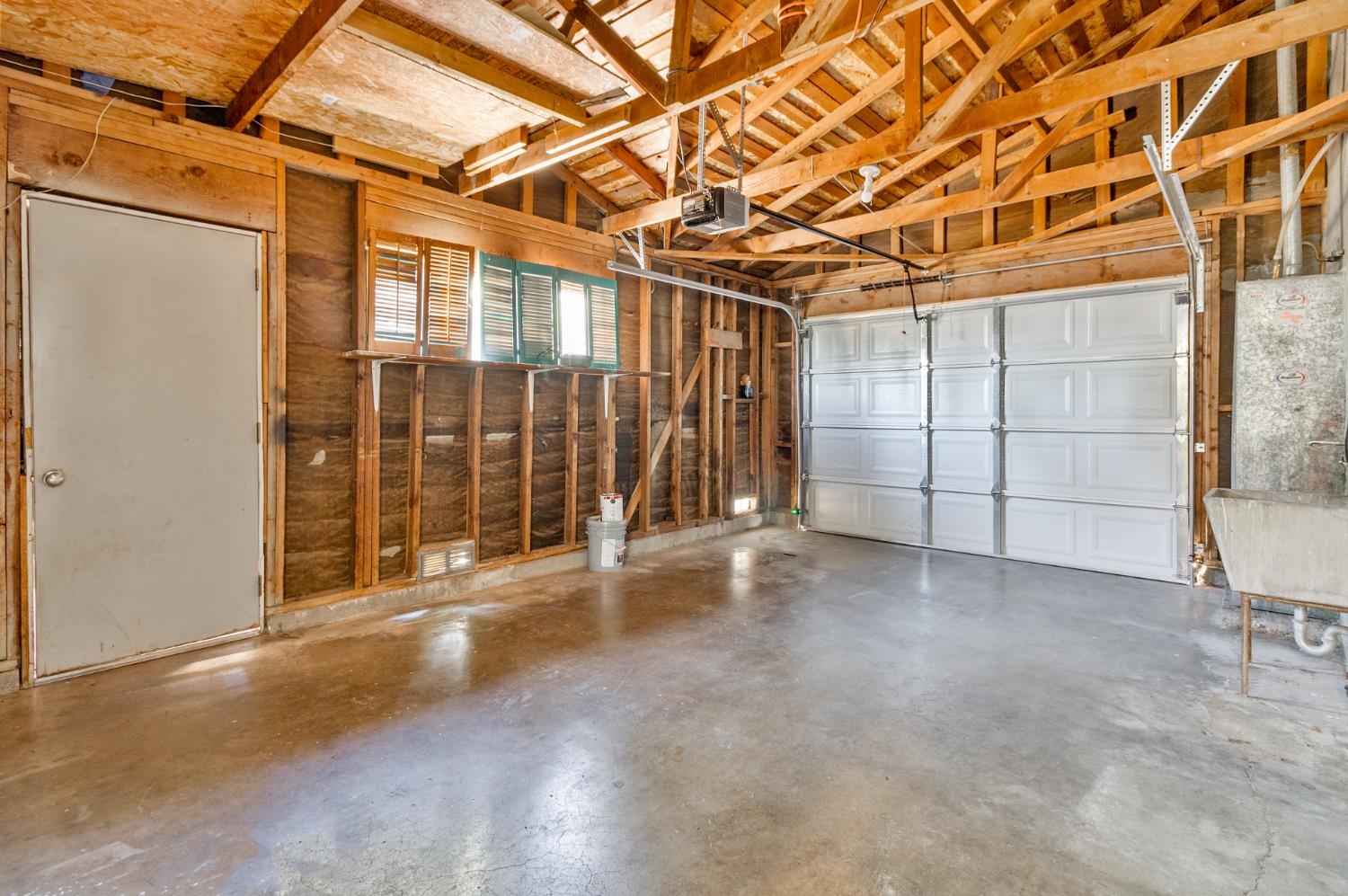 2518 W Pontiac Way, Fresno, CA 93705