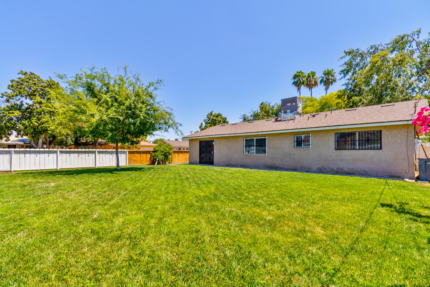 2518 W Pontiac Way, Fresno, CA 93705