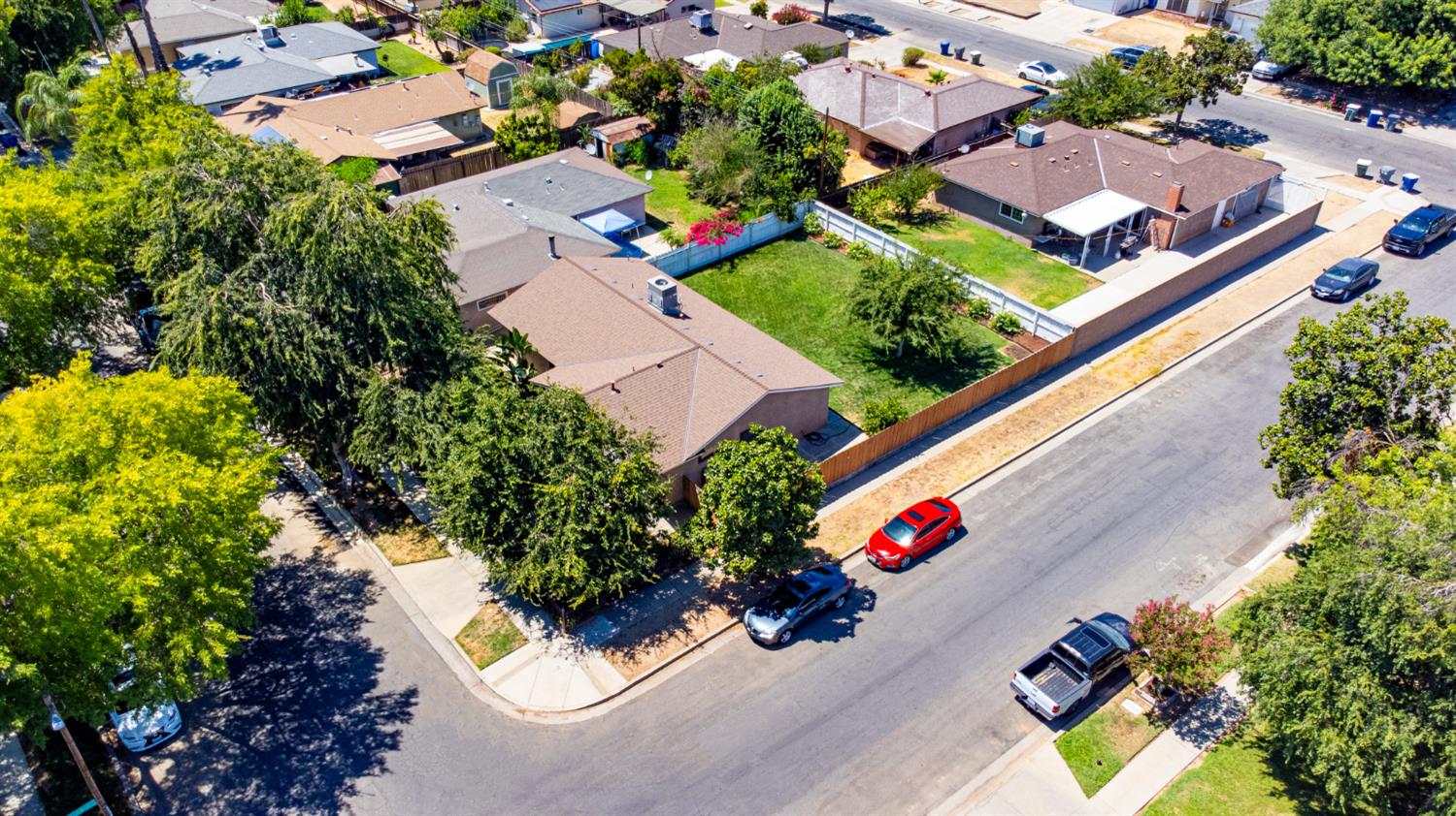 2518 W Pontiac Way, Fresno, CA 93705