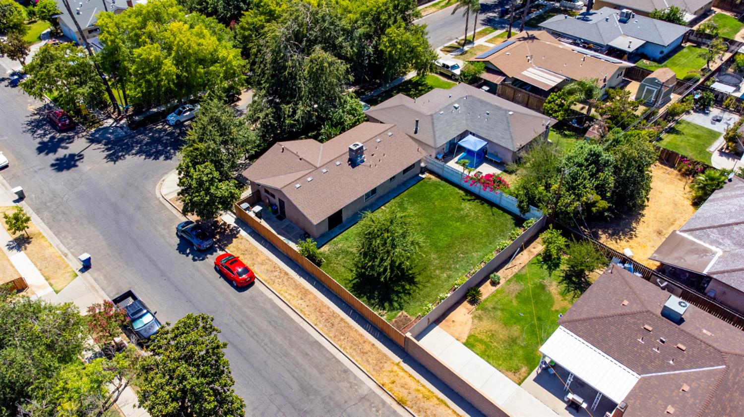 2518 W Pontiac Way, Fresno, CA 93705