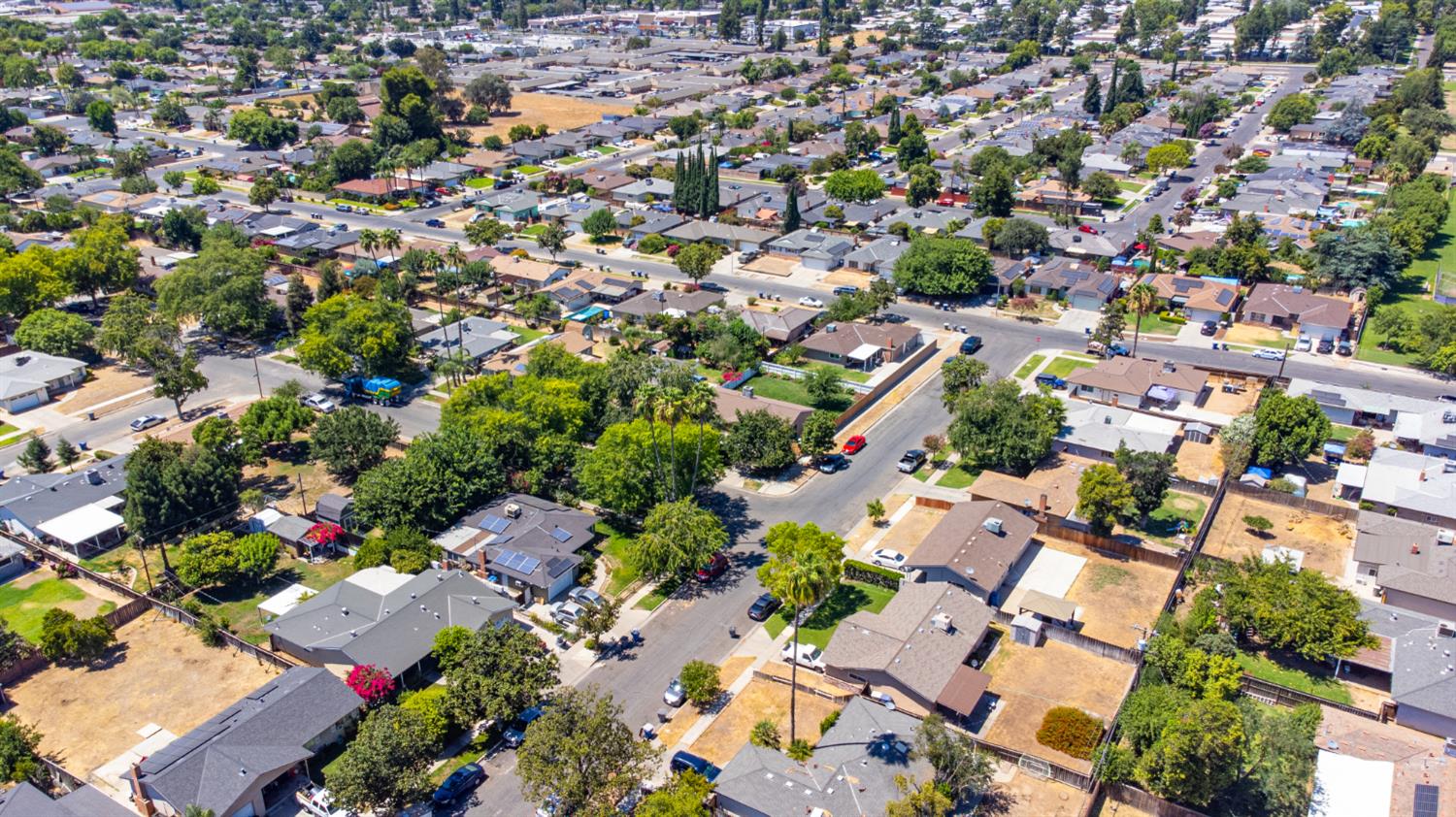 2518 W Pontiac Way, Fresno, CA 93705
