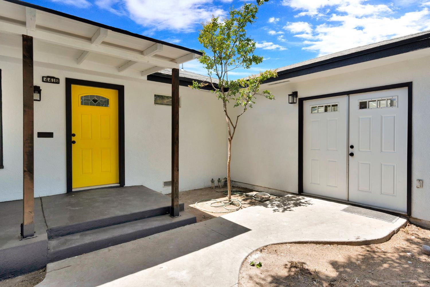 4416 E Curran Dr, Fresno, CA 93703