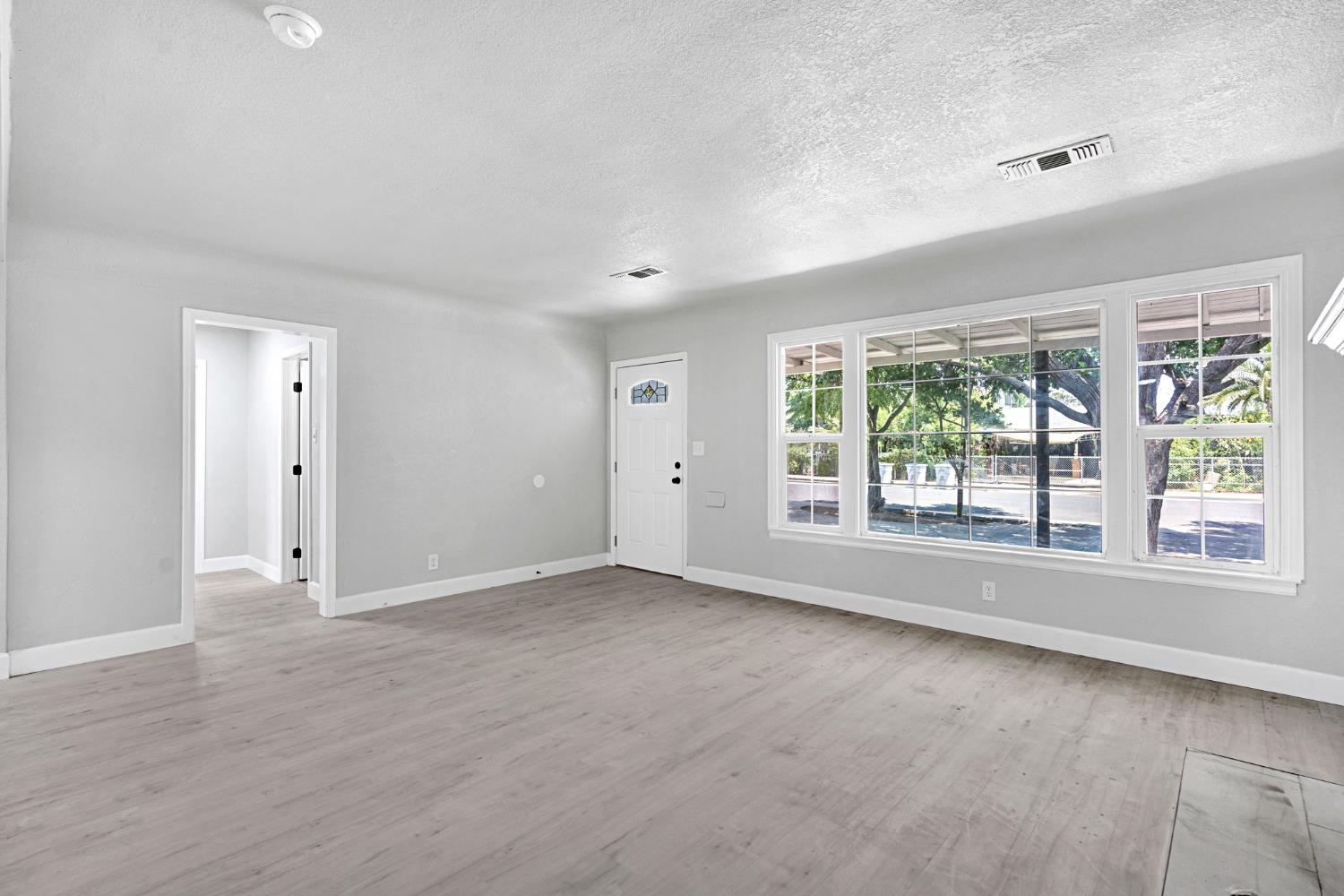 4416 E Curran Dr, Fresno, CA 93703
