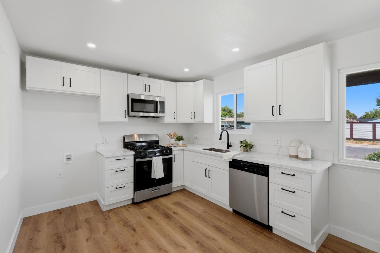 905 S Leila St, Visalia, CA 93277