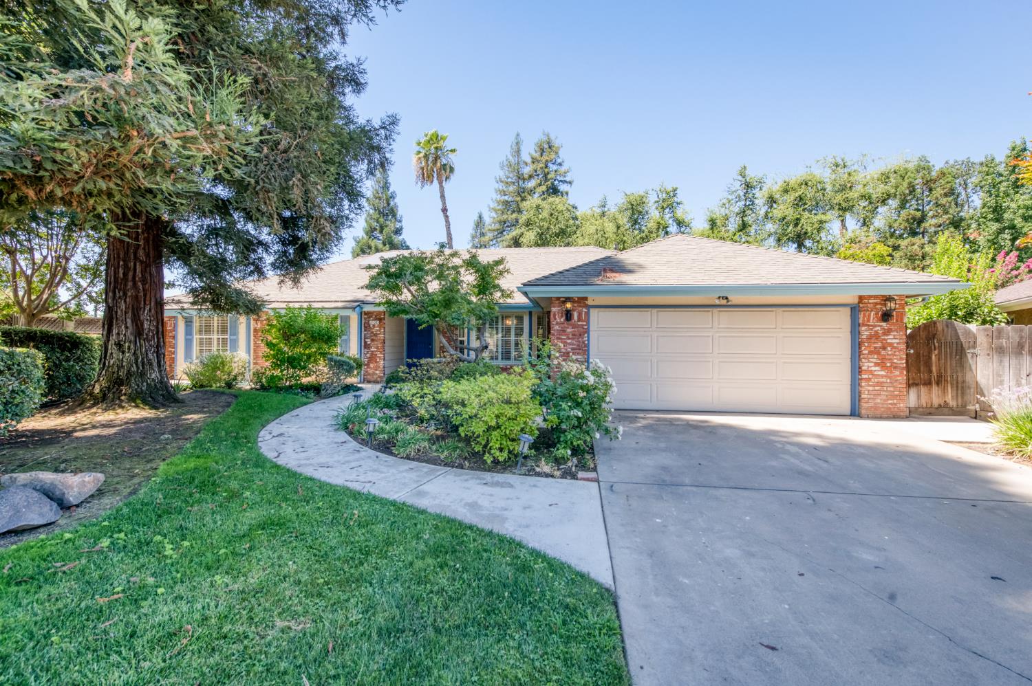 2135 W Browning Ave, Fresno, CA 93711