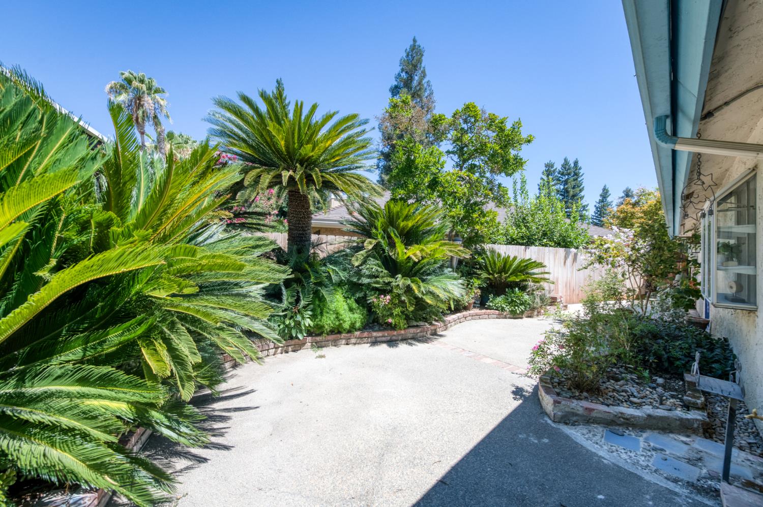 2135 W Browning Ave, Fresno, CA 93711