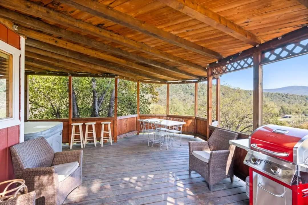 41563 River Falls, Oakhurst, CA 93644