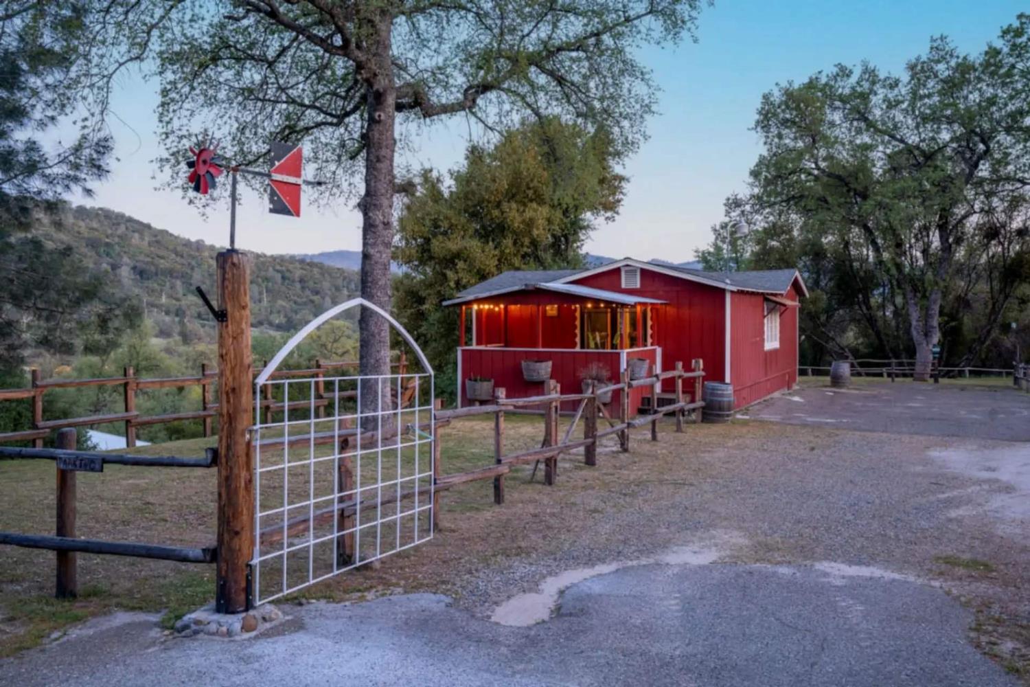 41563 River Falls, Oakhurst, CA 93644