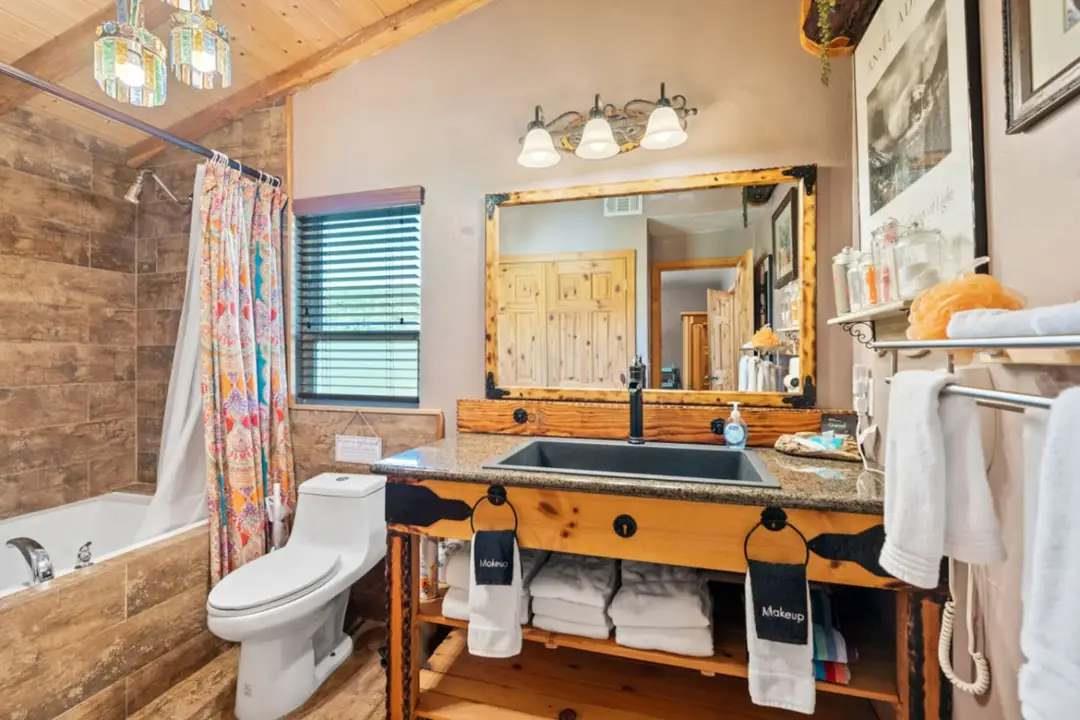 41563 River Falls, Oakhurst, CA 93644