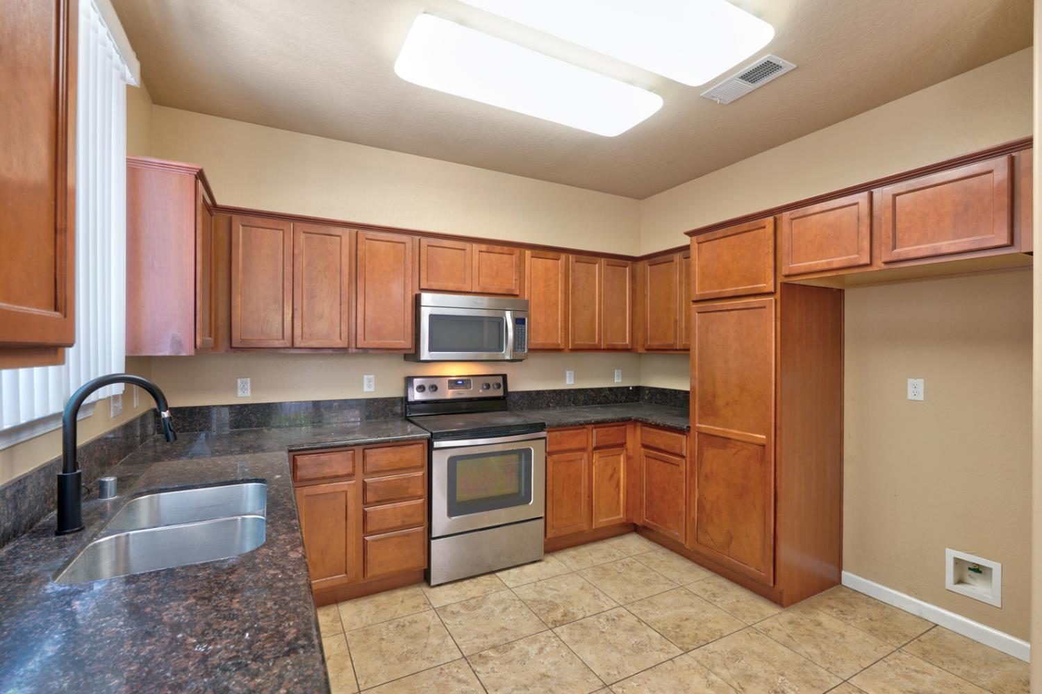 2871 Prato Ln, Clovis, CA 93611