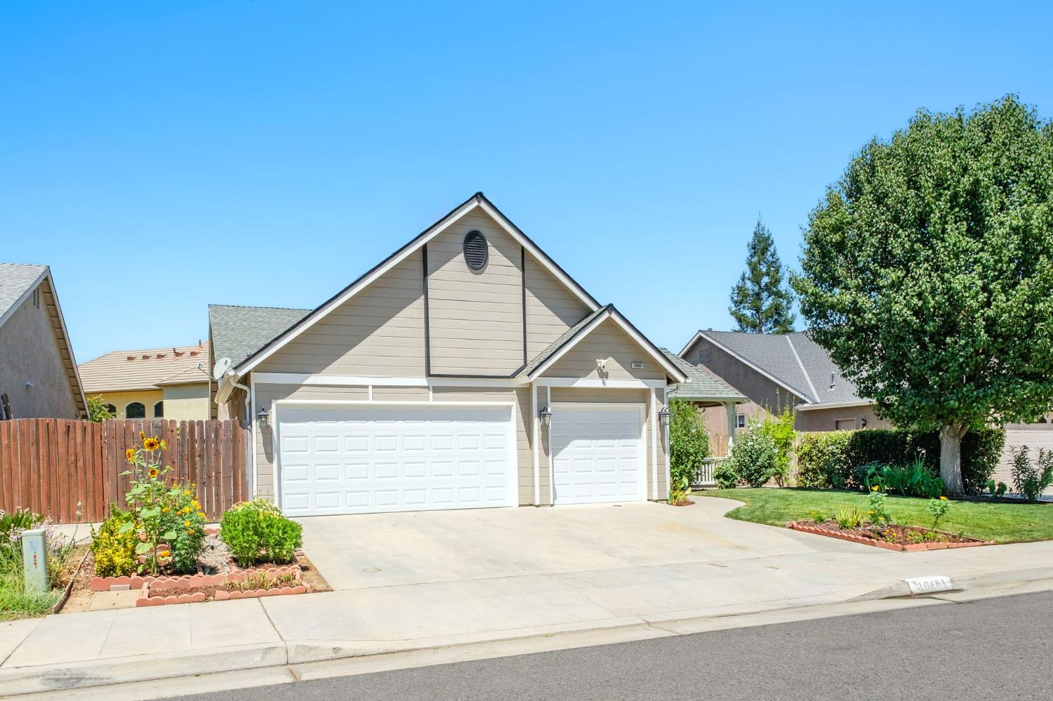 10681 N Jackson Ave E, Fresno, CA 93730