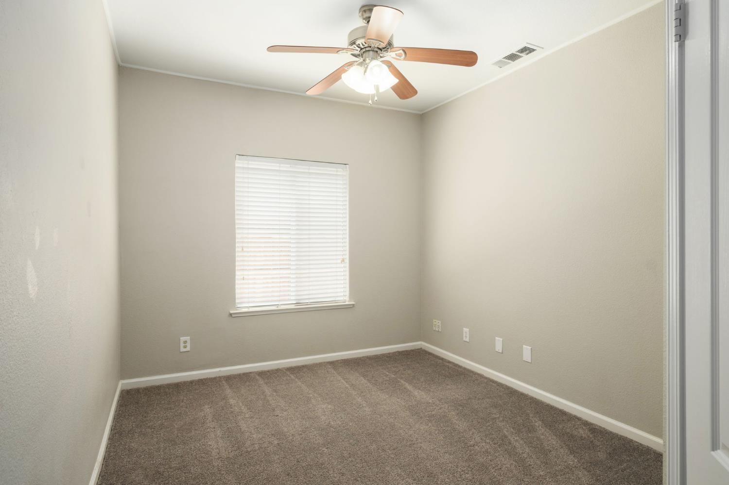 10681 N Jackson Ave E, Fresno, CA 93730
