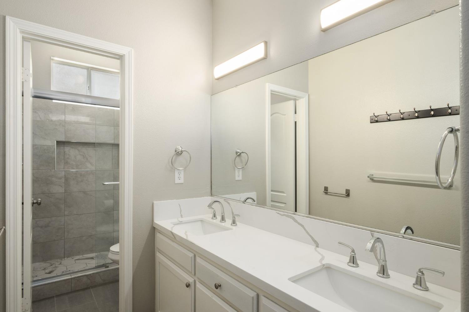 10681 N Jackson Ave E, Fresno, CA 93730