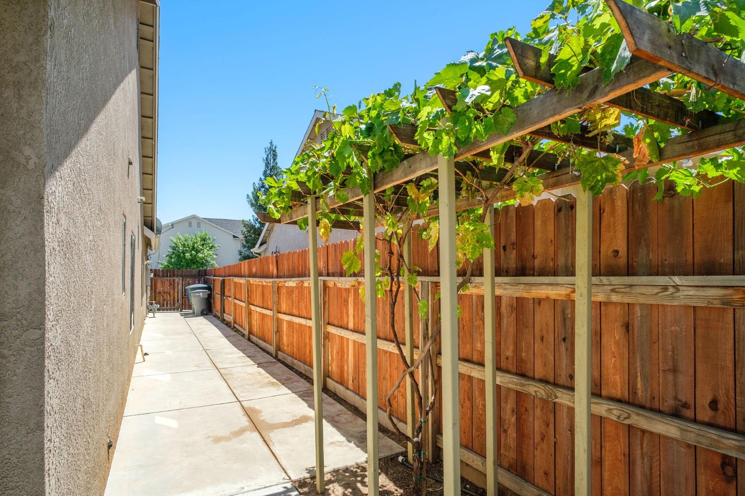 10681 N Jackson Ave E, Fresno, CA 93730