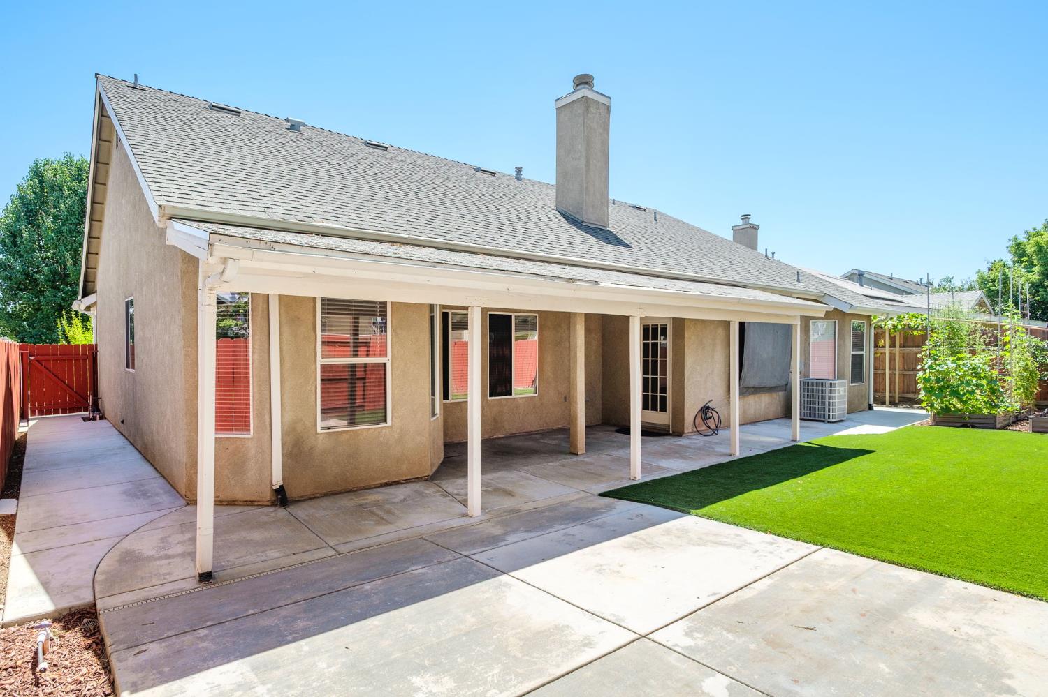 10681 N Jackson Ave E, Fresno, CA 93730