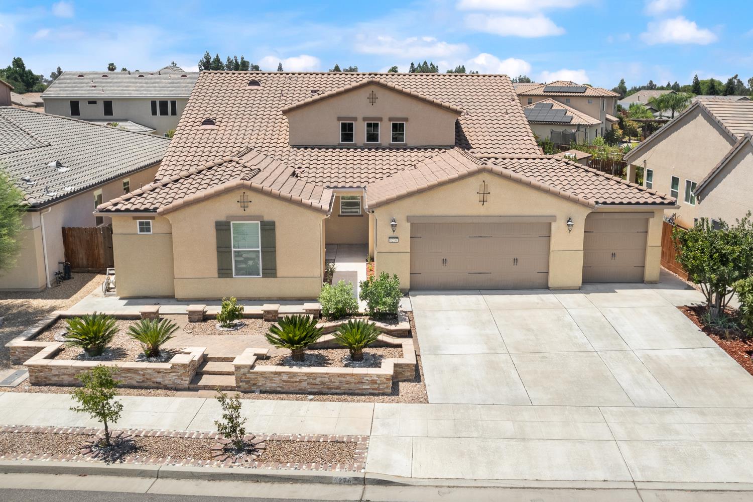 1276 N Redington Ave, Clovis, CA 93619