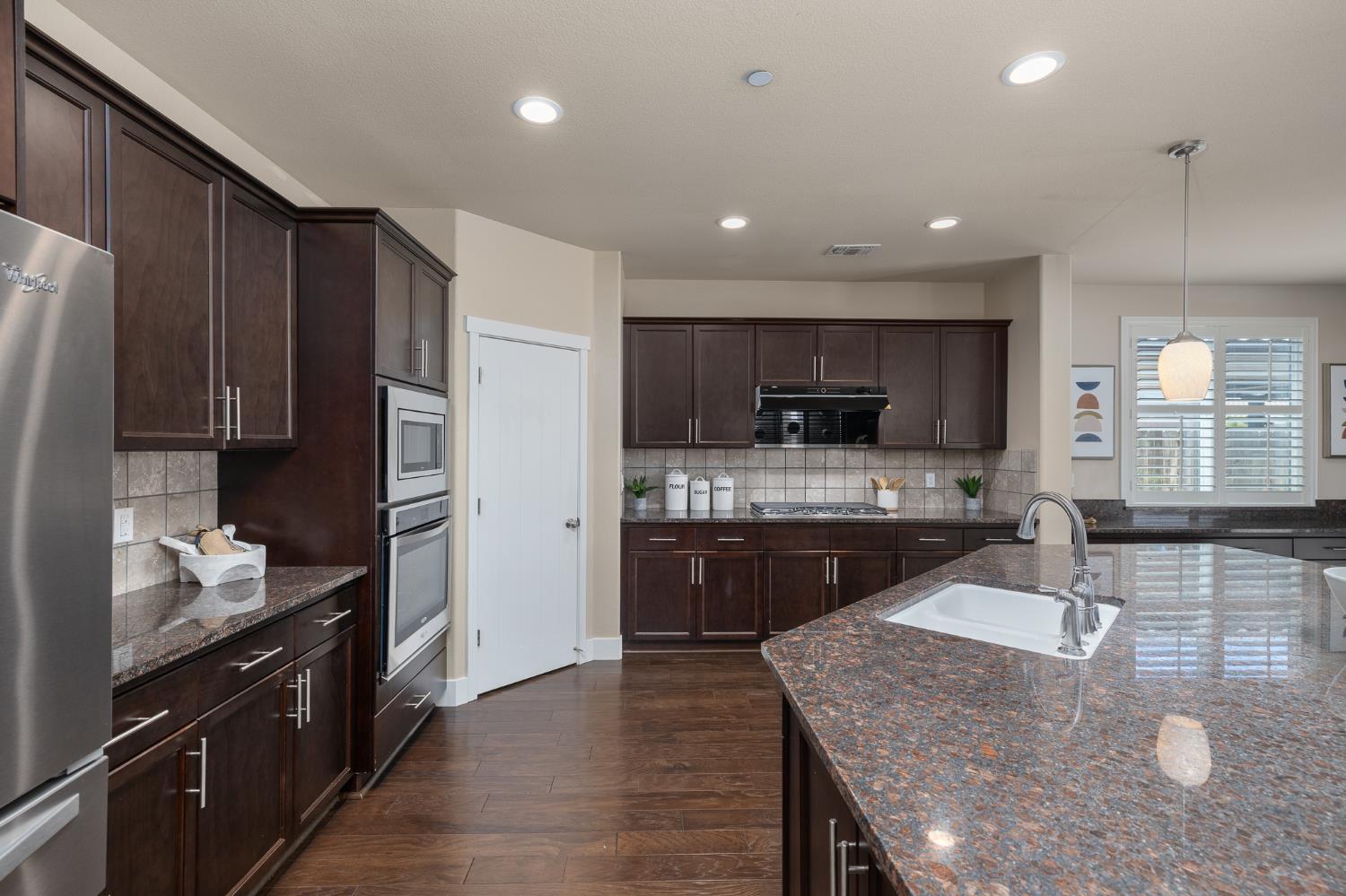 1276 N Redington Ave, Clovis, CA 93619