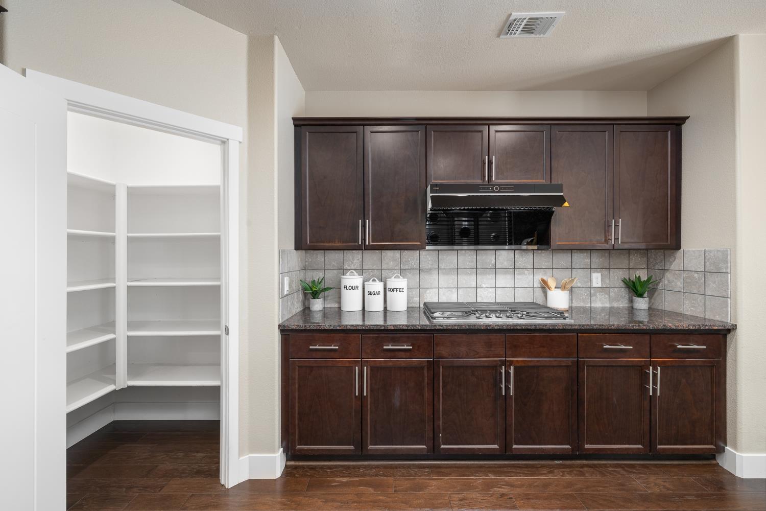 1276 N Redington Ave, Clovis, CA 93619