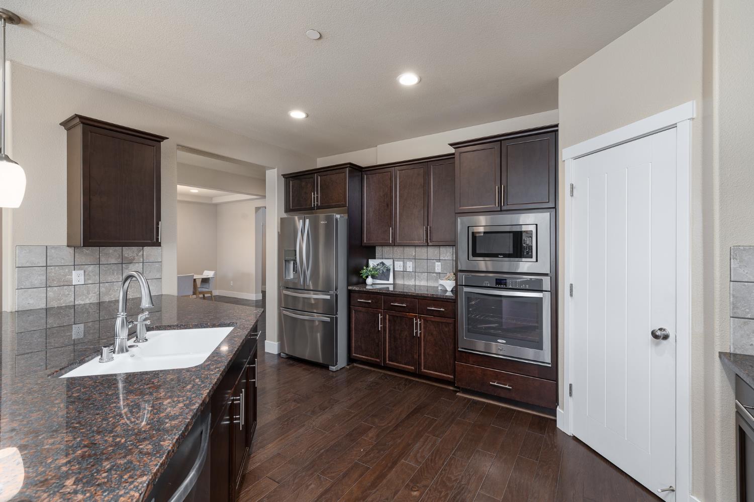 1276 N Redington Ave, Clovis, CA 93619