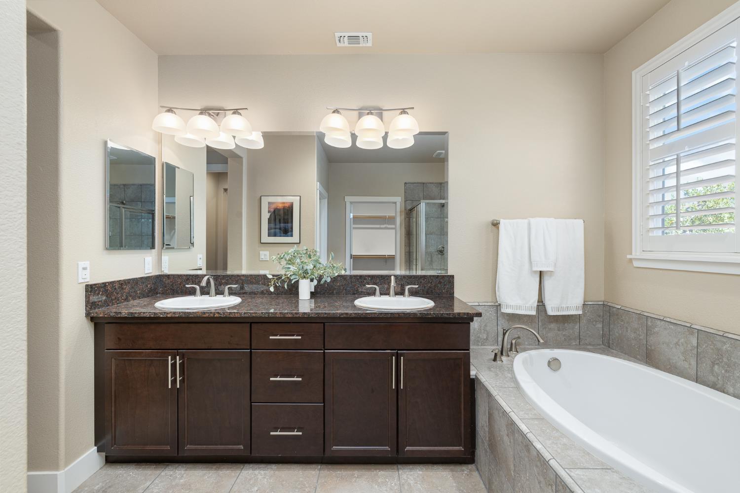 1276 N Redington Ave, Clovis, CA 93619
