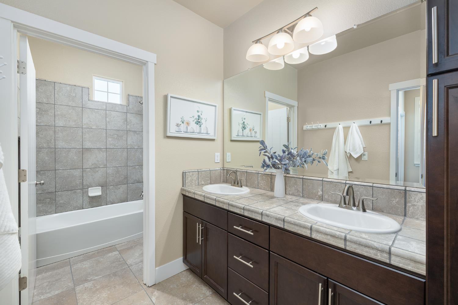 1276 N Redington Ave, Clovis, CA 93619