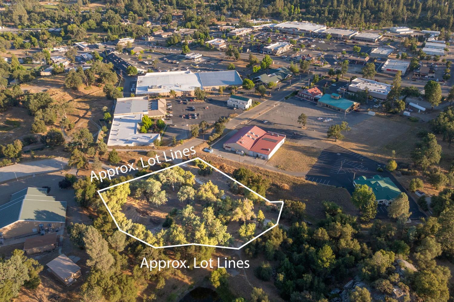 1 Junction Dr, Oakhurst, CA 93644