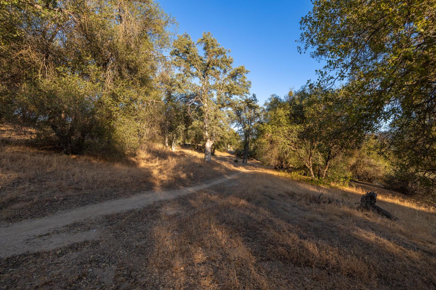 1 Junction Dr, Oakhurst, CA 93644
