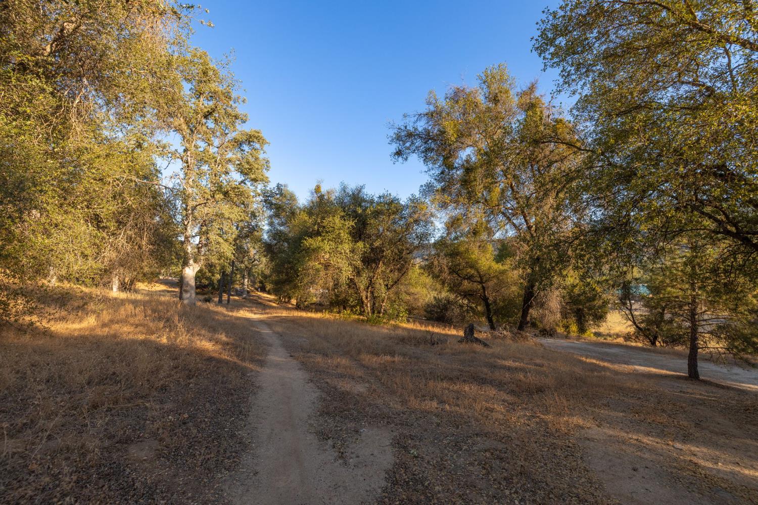 1 Junction Dr, Oakhurst, CA 93644