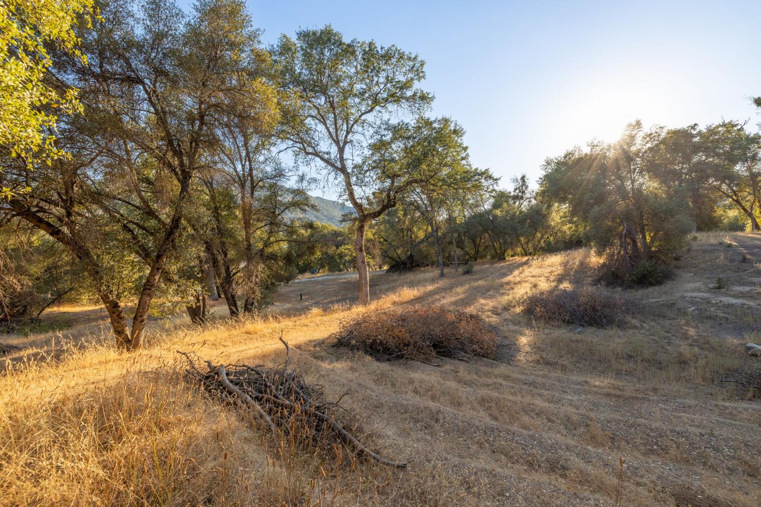 1 Junction Dr, Oakhurst, CA 93644