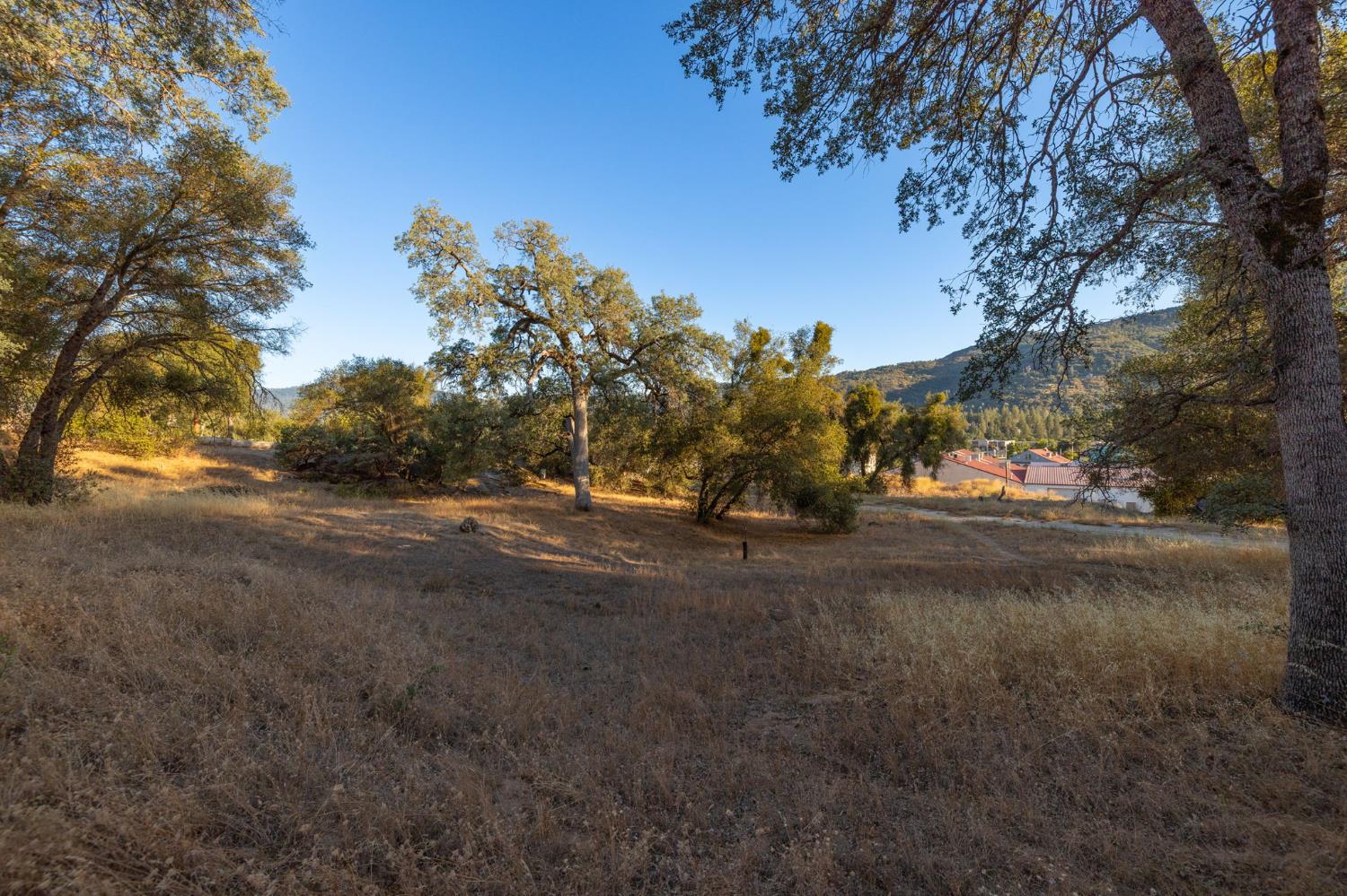 1 Junction Dr, Oakhurst, CA 93644