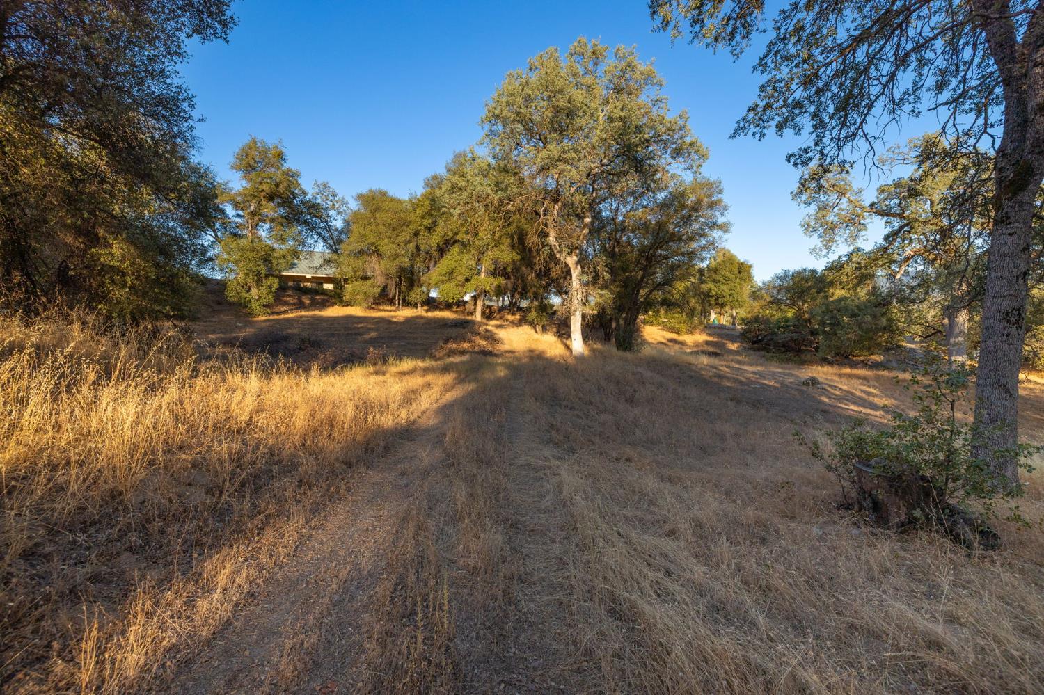1 Junction Dr, Oakhurst, CA 93644