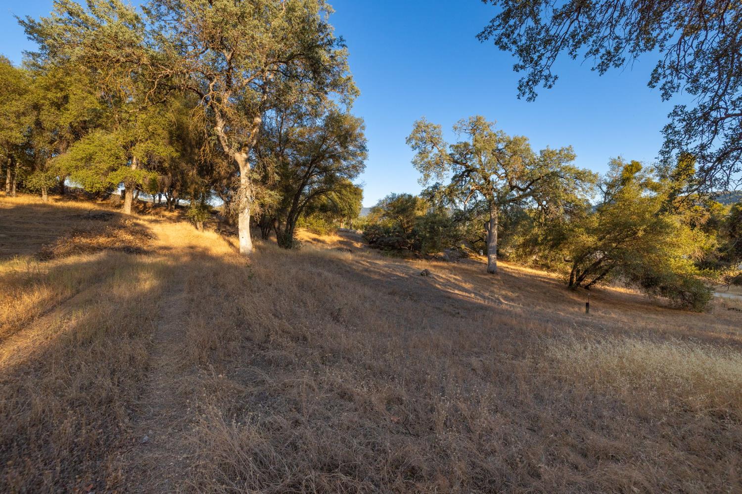 1 Junction Dr, Oakhurst, CA 93644