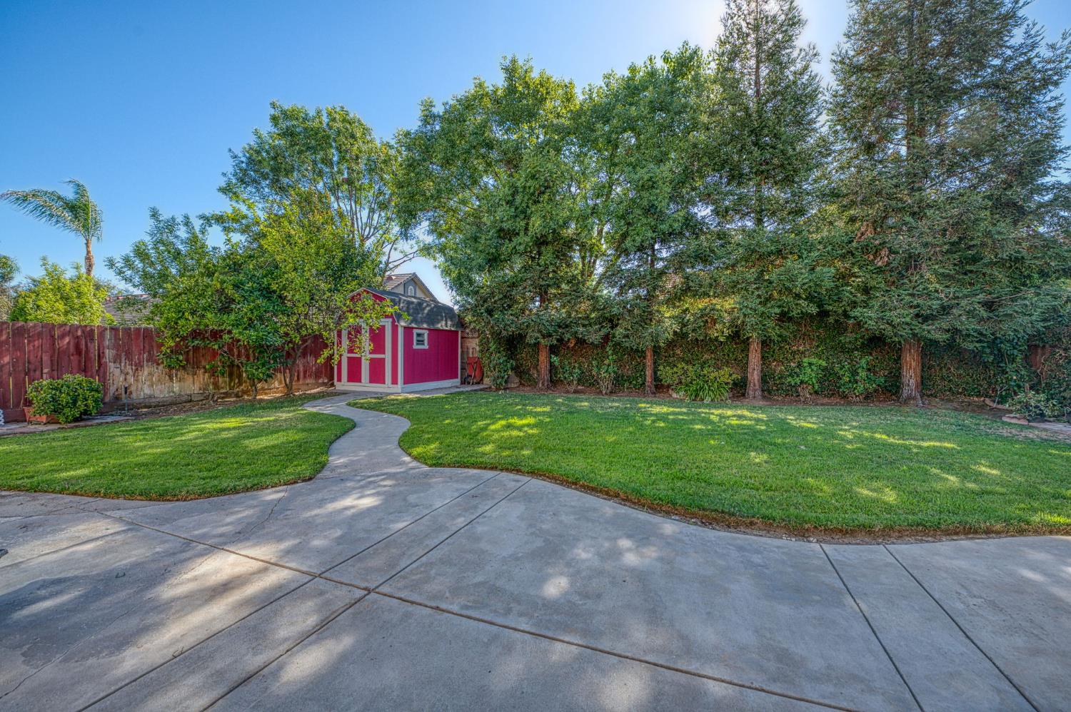 8099 N Paula Ave, Fresno, CA 93720