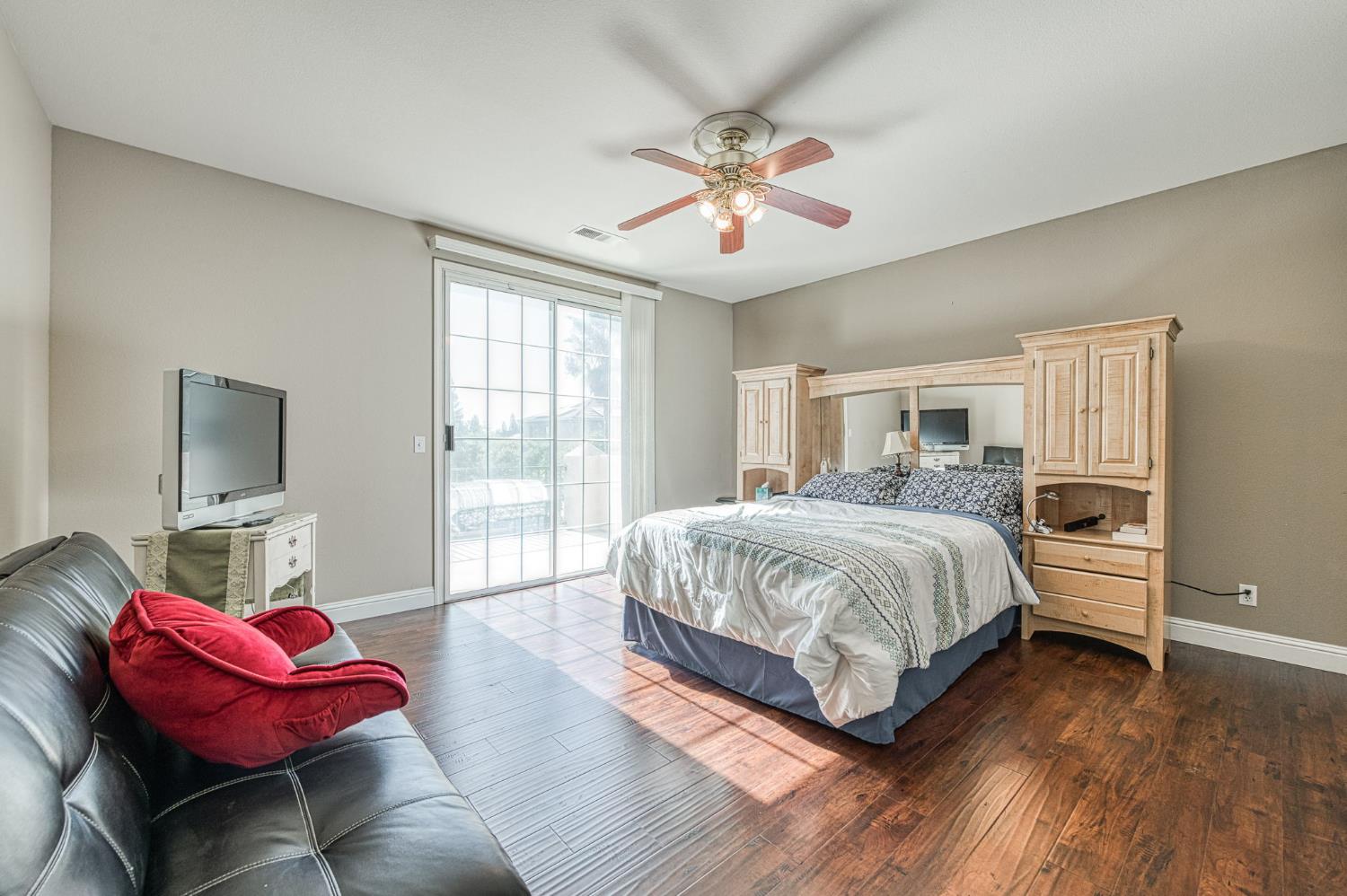 8099 N Paula Ave, Fresno, CA 93720