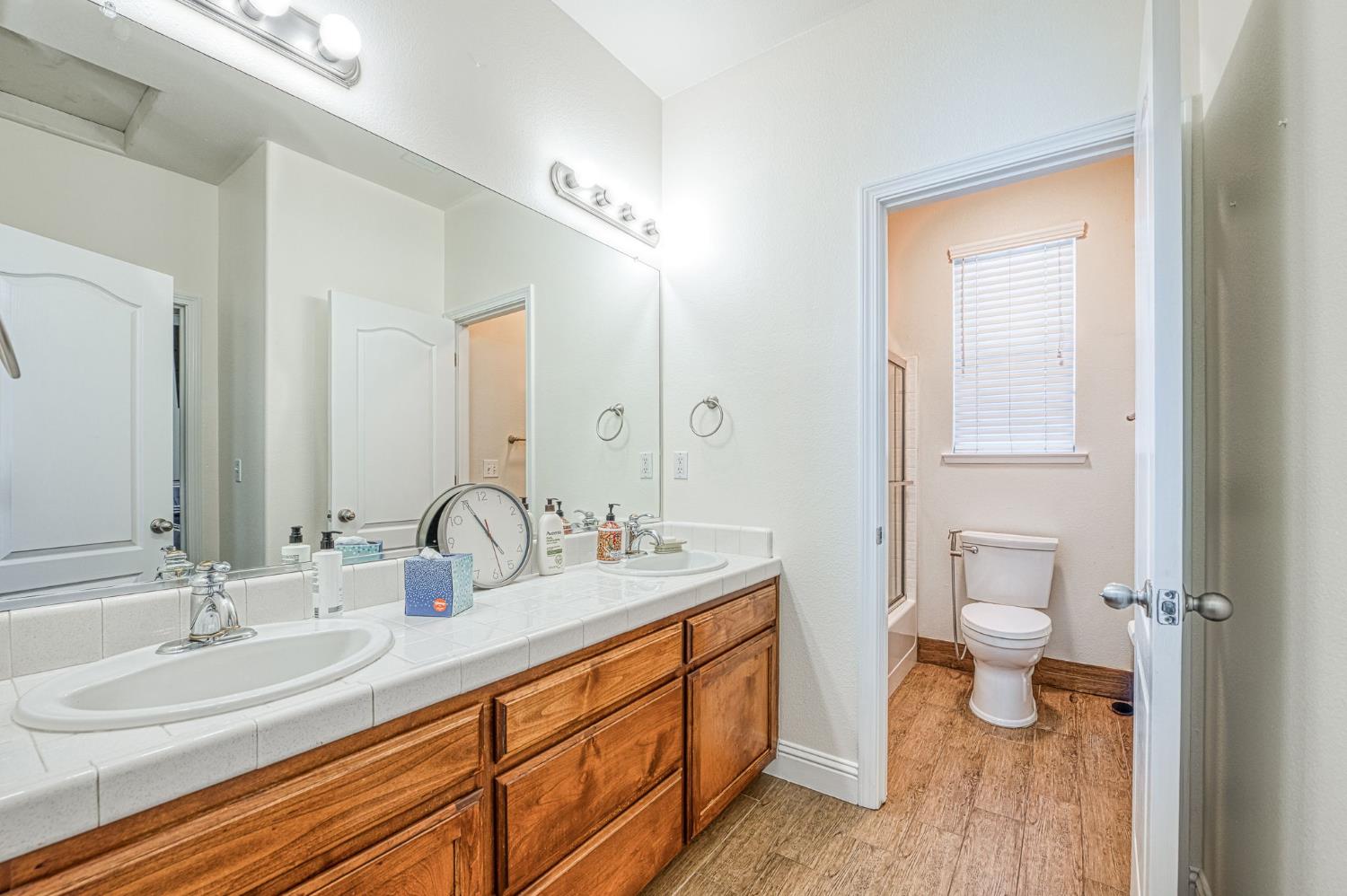 8099 N Paula Ave, Fresno, CA 93720